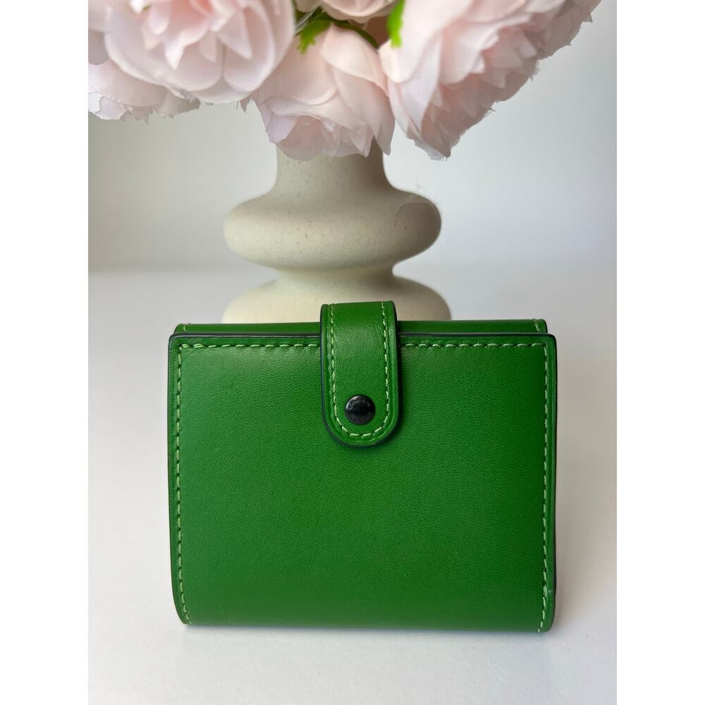Coach 1941 Small Trifold Wallet Kelly Green With Floral Print Interior